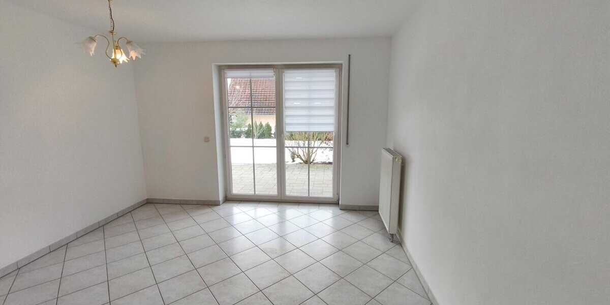 2-Zimmer-Souterrain-Whg WFL ca. 45 m² Küchenzeile integriert eigener Hauseingang Terrasse u. Gartenanteil Videobegehung! - Etagenwohnung Neunburg vorm Wald | Angebot:24299329