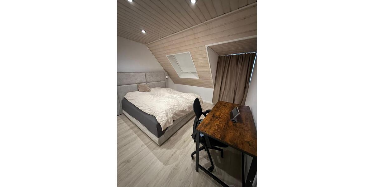 Gepflegte 2-Zimmer-Dachgeschosswohnung in Warstein zu vermieten“ 2.5 zimmer