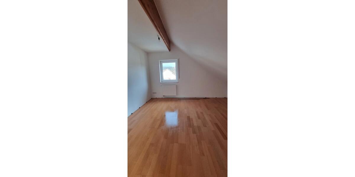 Dachgeschoßwohnung Bad Kissingen - 4 Zimmer, 122 m&sup2;, 970&euro; | Angebot:26233588