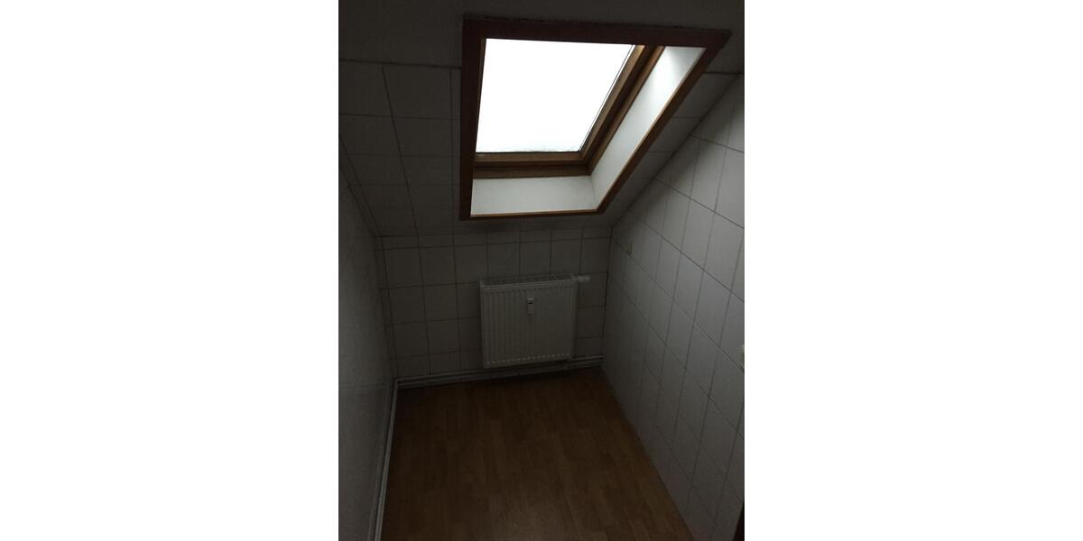 Dachgeschoßwohnung Lauchhammer - 5 Zimmer, 80 m&sup2;, 485&euro; | Angebot:25931687