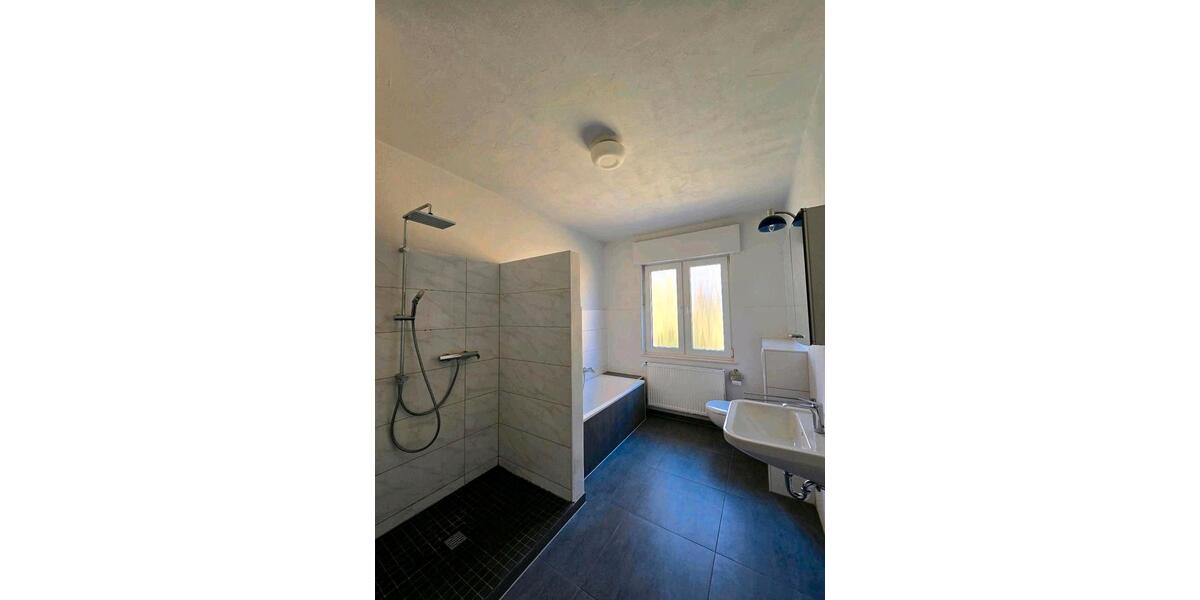 Doppelhaushälfte Spenge - 7 Zimmer, 200 m&sup2;, 1.800&euro; | Angebot:26481027