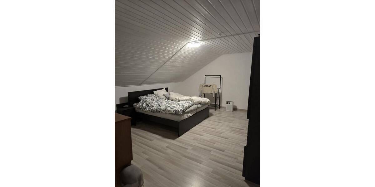 Dachgeschoßwohnung Großrinderfeld - 3 Zimmer, 125 m&sup2;, 750&euro; | Angebot:25168061