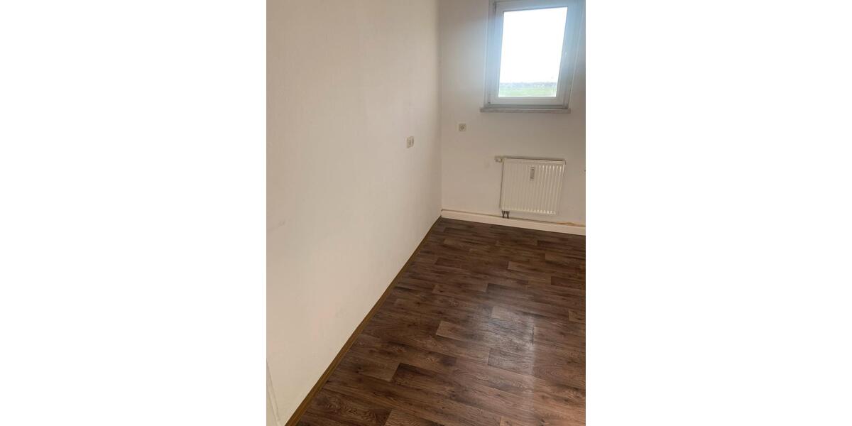 Erdgeschoßwohnung Gröditz - 3 Zimmer, 65 m&sup2;, 310&euro; | Angebot:18264373