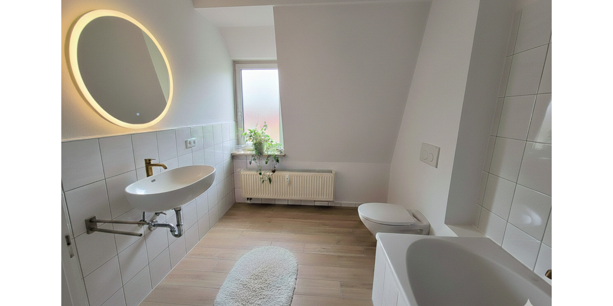 Dachgeschoßwohnung Glauchau - 3 Zimmer, 80 m&sup2;, 650&euro; | Angebot:25392785