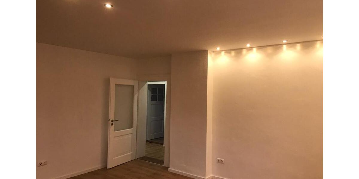 Renovierte Wohnung (Erstbezug Parterrre mit Garten und Balkon) 5 zimmer