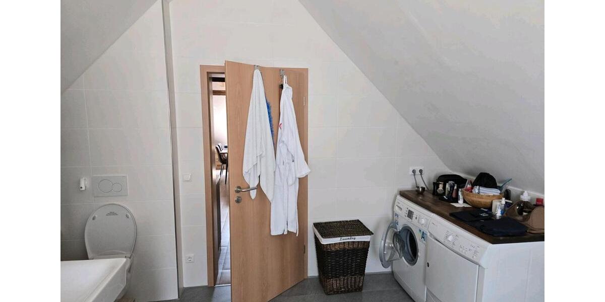 Dachgeschoßwohnung Pentling - 2 Zimmer, 120 m&sup2;, 1.200&euro; | Angebot:26638692