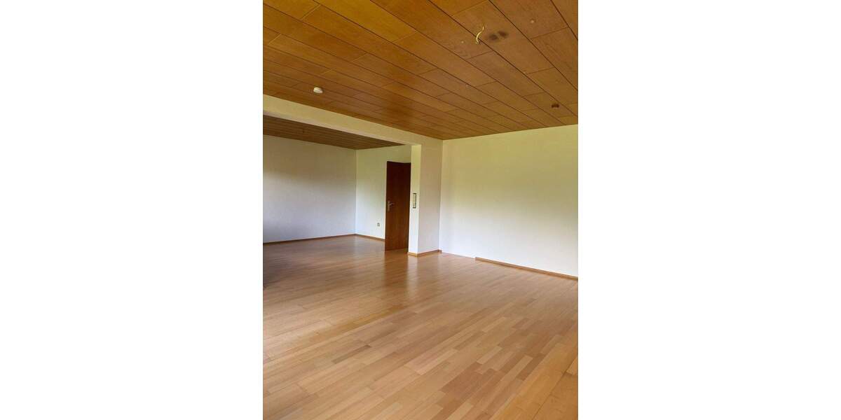 Etagenwohnung Kassel Oberzwehren - 2 Zimmer, 93 m&sup2;, 725&euro; | Angebot:25709148