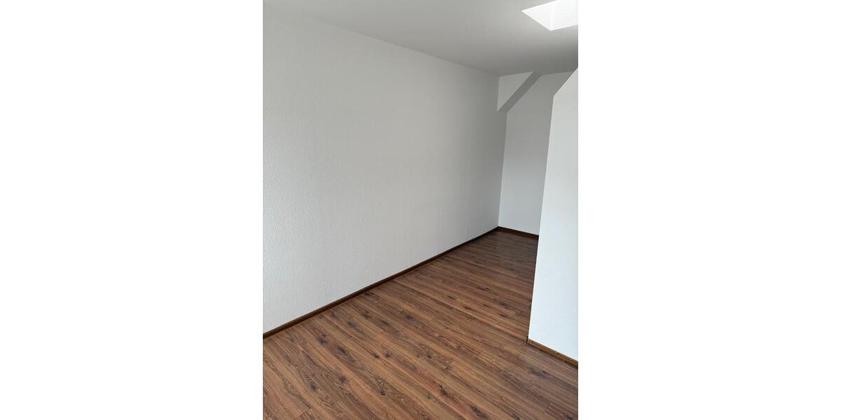 Dachgeschoßwohnung Görlitz - 2.5 Zimmer, 75 m&sup2;, 420&euro; | Angebot:25793052