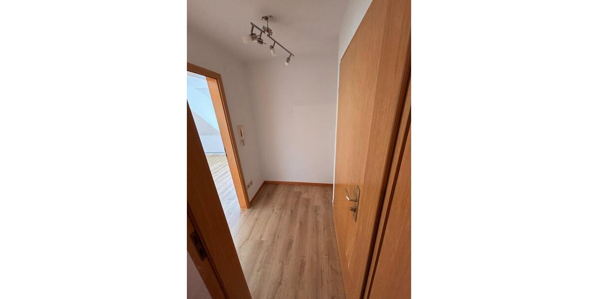 Dachgeschoßwohnung Nieheim - 1 Zimmer, 42 m&sup2;, 300&euro; | Angebot:26278487