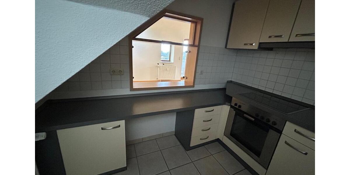 Dachgeschoßwohnung Niedenstein - 4 Zimmer, 94 m&sup2;, 600&euro; | Angebot:25340606