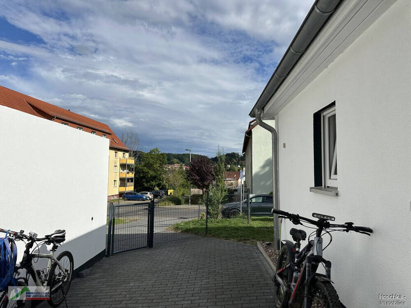 Befristete Vermietung für 2-3 Jahre! Neu renovierter 3 Zimmer Bungalow mit Garage und gr. Garten