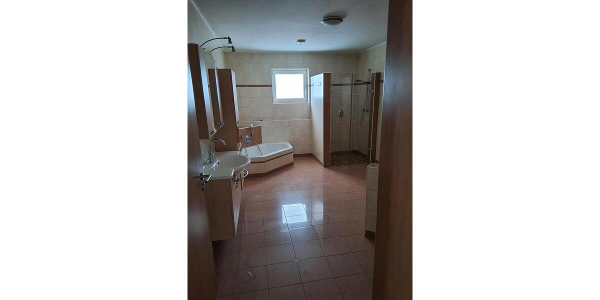 Etagenwohnung Oberviechtach - 2 Zimmer, 115 m&sup2;, 700&euro; | Angebot:24658291