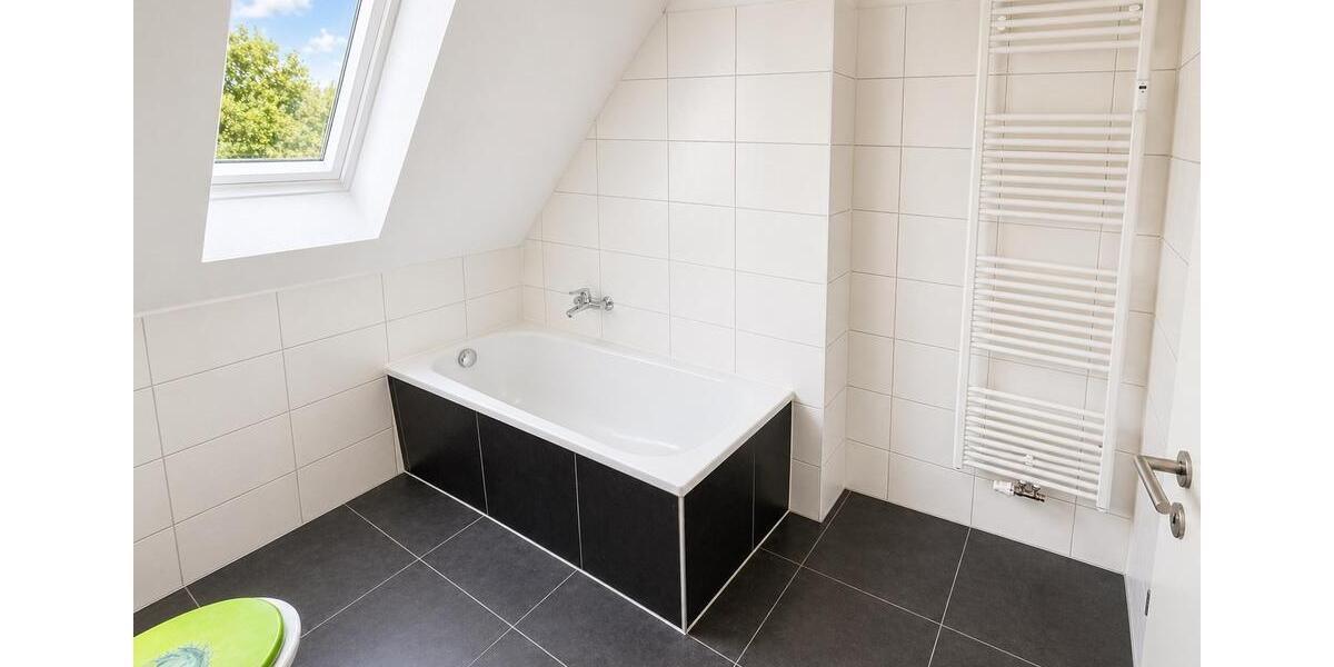 Dachgeschoßwohnung Merseburg - 4 Zimmer, 90 m&sup2;, 590&euro; | Angebot:26535293