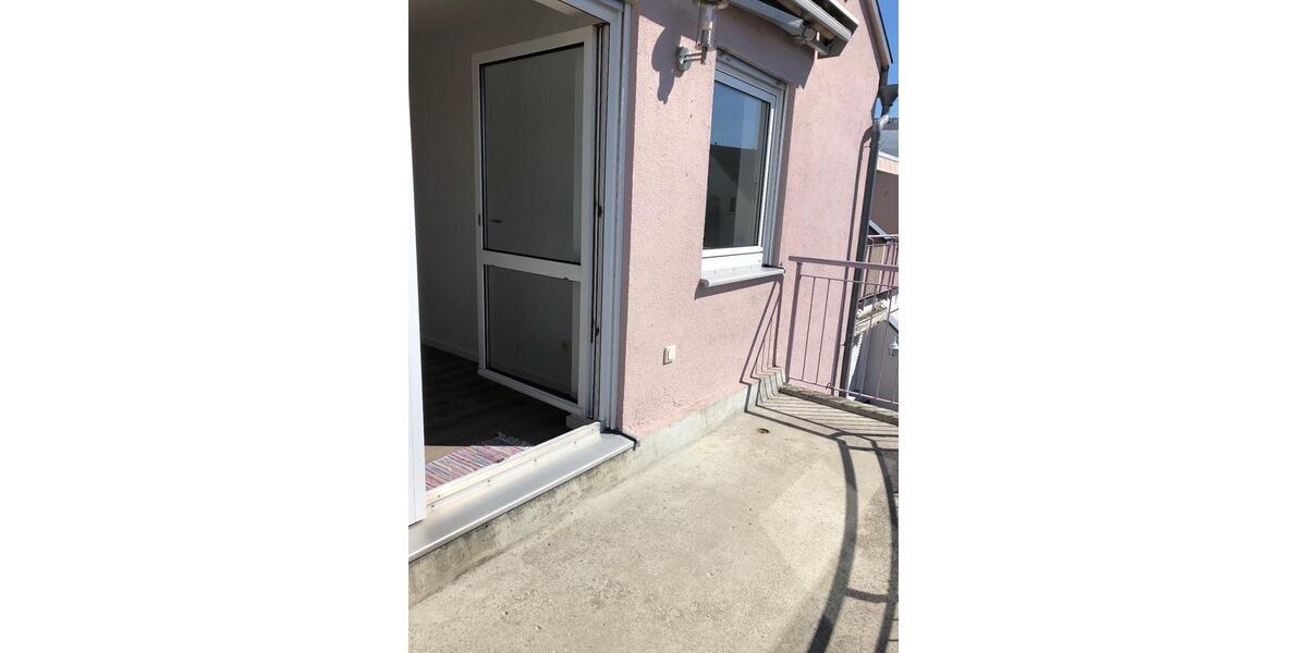 Attraktive, helle 2-Zimmerwohnung mit Südbalkon und Tiefgarage zimmer