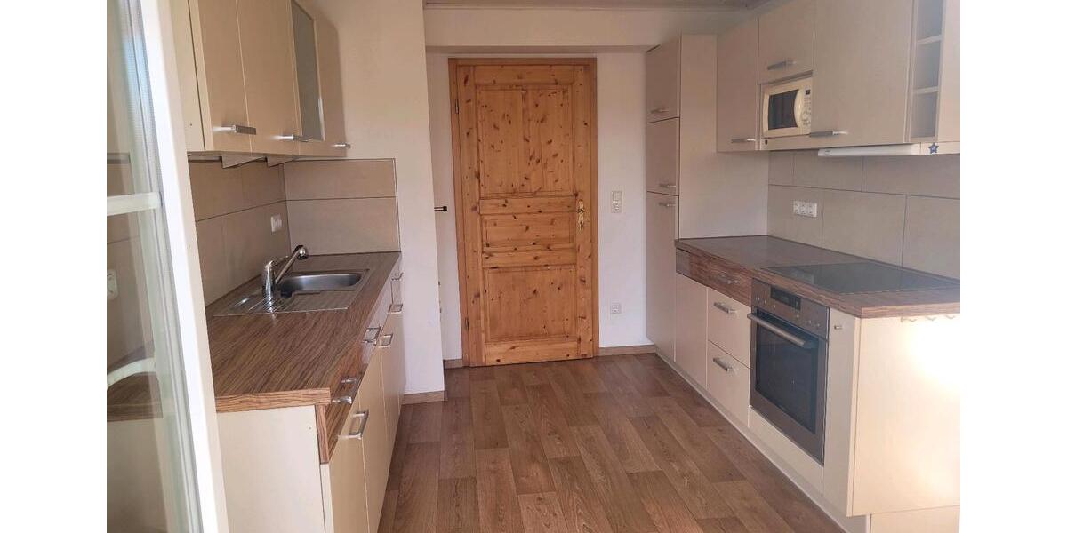 Erdgeschoßwohnung Miltach - 5 Zimmer, 150 m&sup2;, 1.000&euro; | Angebot:25332270