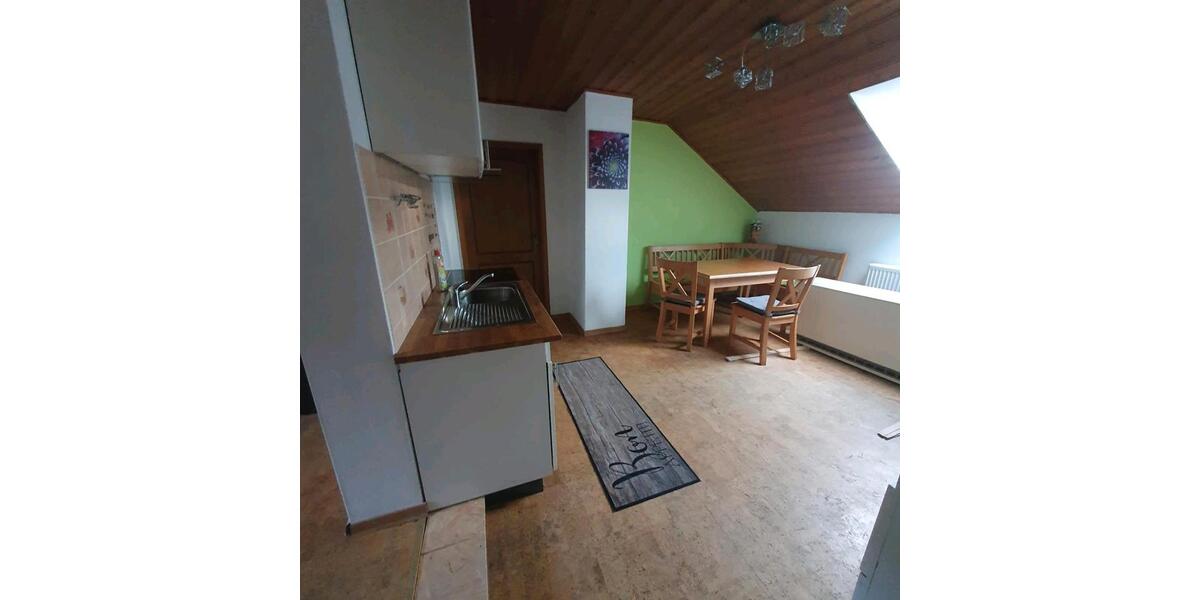 Dachgeschoßwohnung Salzweg - 4 Zimmer, 104 m&sup2;, 1.100&euro; | Angebot:26497359