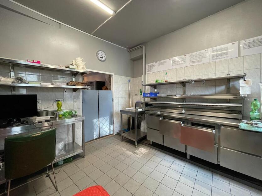 ATTRAKTIVE BÜRO-GASTROFLÄCHE zimmer
