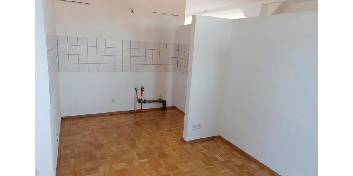Dachgeschoßwohnung Sangerhausen - 2 Zimmer, 73 m&sup2;, 500&euro; | Angebot:26476536