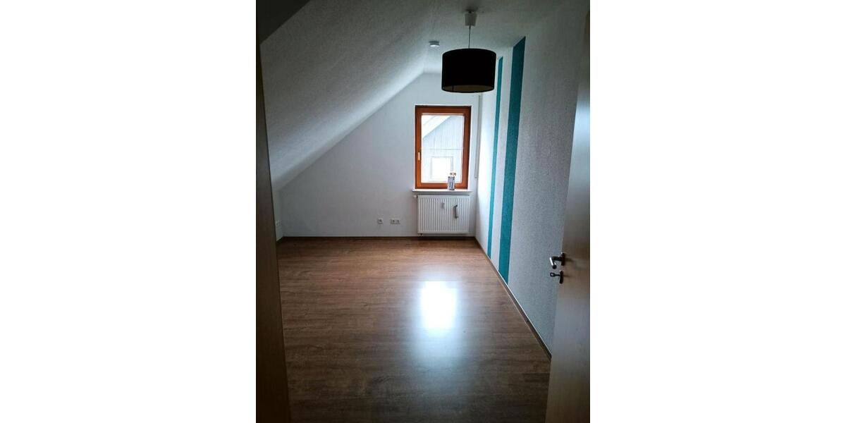 Dachgeschoßwohnung Haßfurt - 3 Zimmer, 95 m&sup2;, 850&euro; | Angebot:25644002