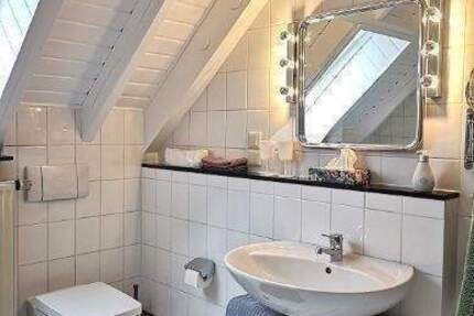 WOHNEN AUF ZEIT all inklusiv Großzügige 2 Zimmer Wohnung, Küche, Bad, 2 KFZ Stellplätze 2 zimmer