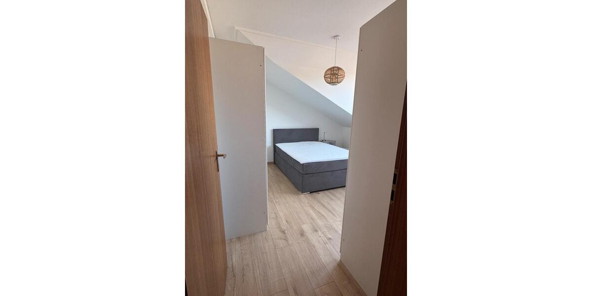 Dachgeschoßwohnung Essen Stadtbezirk IX - 2 Zimmer, 70 m&sup2;, 1.100&euro; | Angebot:26278523