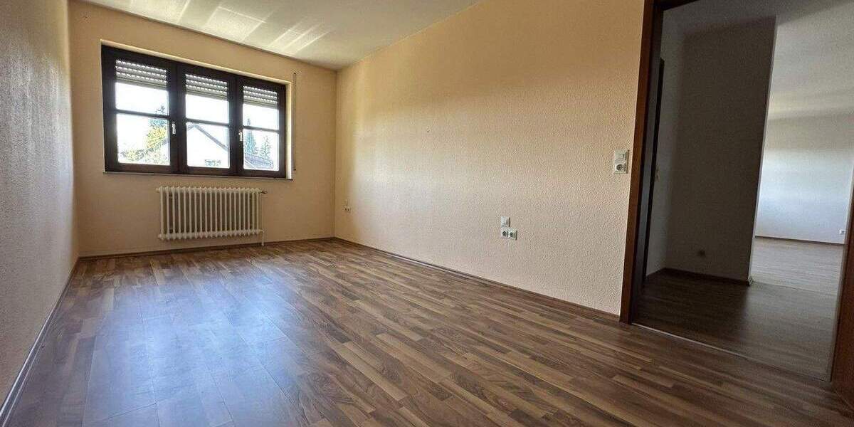 Charmante 2,5 Zimmer Wohnung in begehrter Wohnlage inkl. Küche, Balkon und TG-Stellplatz 2 zimmer