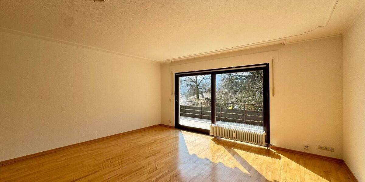 Etagenwohnung Baden-Baden Innenstadt - 3 Zimmer, 105 m&sup2;, 1.250&euro; | Angebot:26730777