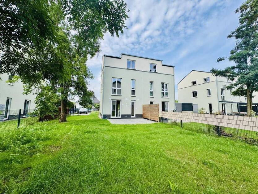 Charmante Doppelhaushälfte Townhouse mit Gartenparadies im Herzen Altglienickes!