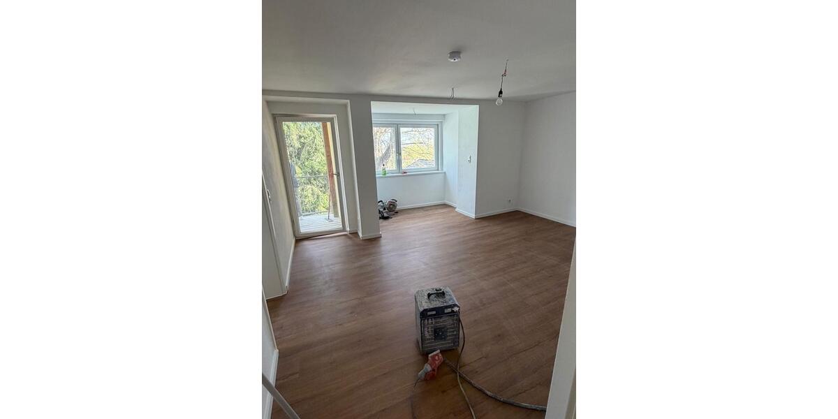 Etagenwohnung Lappersdorf - 3.5 Zimmer, 81 m&sup2;, 1.200&euro; | Angebot:26042515