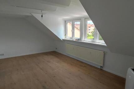 Dachgeschoss Studio zentral Nbg Steinbühl
