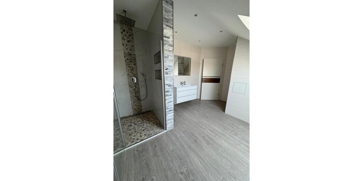 Dachgeschoßwohnung Schwebheim - 2.5 Zimmer, 70 m&sup2;, 700&euro; | Angebot:25420756