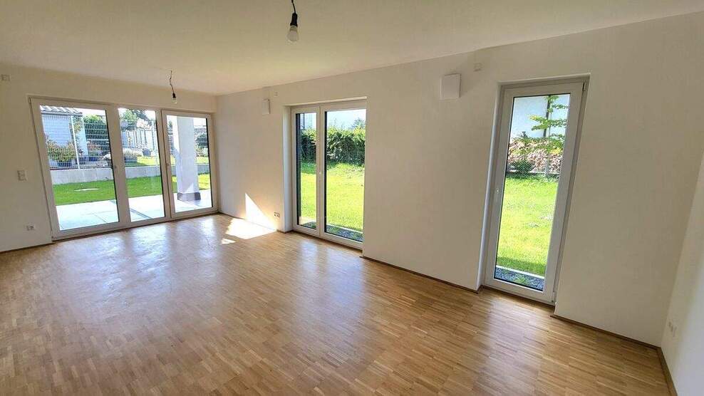 +++NU-Burlafingen, 4-Zi.-Mietwohnung, 105,60 m² Wfl., EG, großer Garten, Küche, 2 TG-Stpl.+++ 4 zimmer