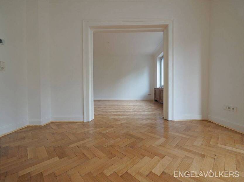 Altbau trifft modernen Stil: Kernsanierte Erdgeschoßwohnung auf dem Rotenbühl!