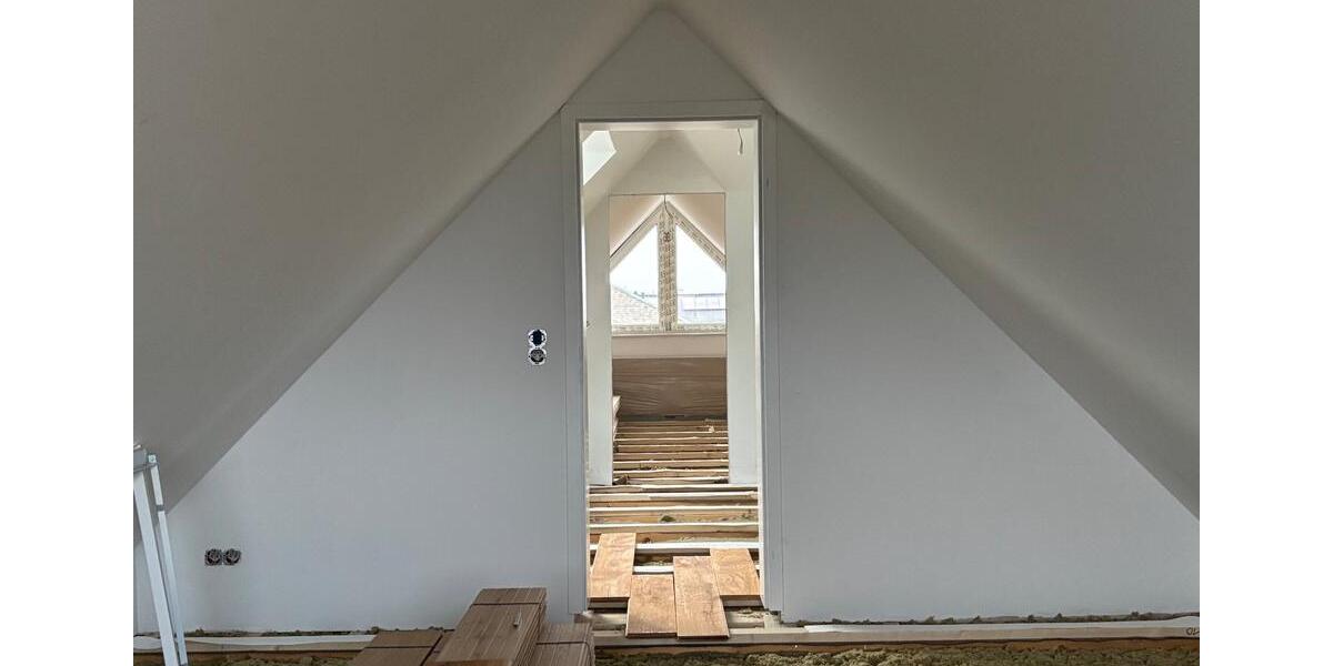 Dachgeschoßwohnung Groß Kummerfeld - 4 Zimmer, 123 m&sup2;, 1.726&euro; | Angebot:25441853