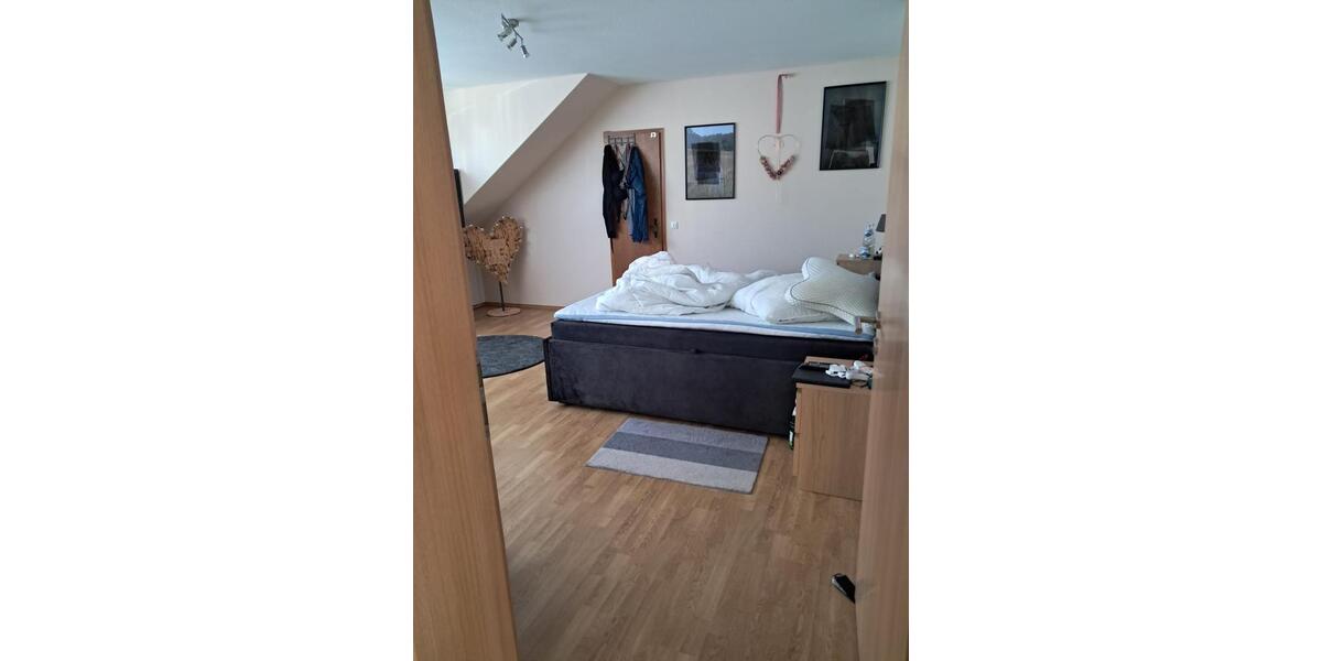 Dachgeschoßwohnung Lösnich - 4 Zimmer, 120 m&sup2;, 750&euro; | Angebot:25805819