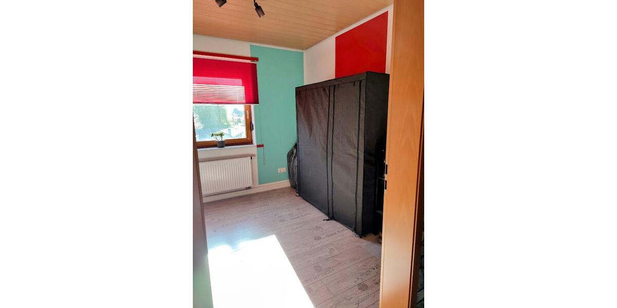 Etagenwohnung Hundsangen - 4 Zimmer, 140 m&sup2;, 1.200&euro; | Angebot:26230359