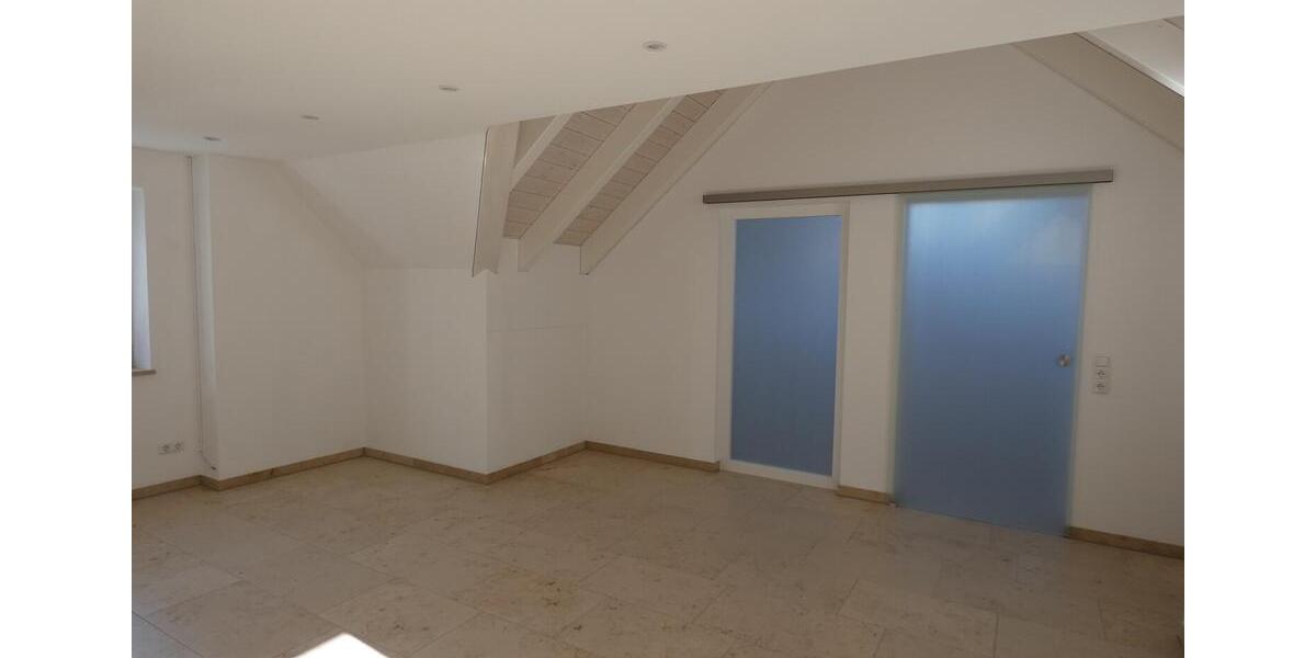 Dachgeschoßwohnung Finningen - 3 Zimmer, 126 m&sup2;, 820&euro; | Angebot:24865096