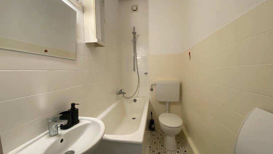 Etagenwohnung Duisburg - 1 Zimmer, 39 m&sup2;, 450&euro; | Angebot:25902543