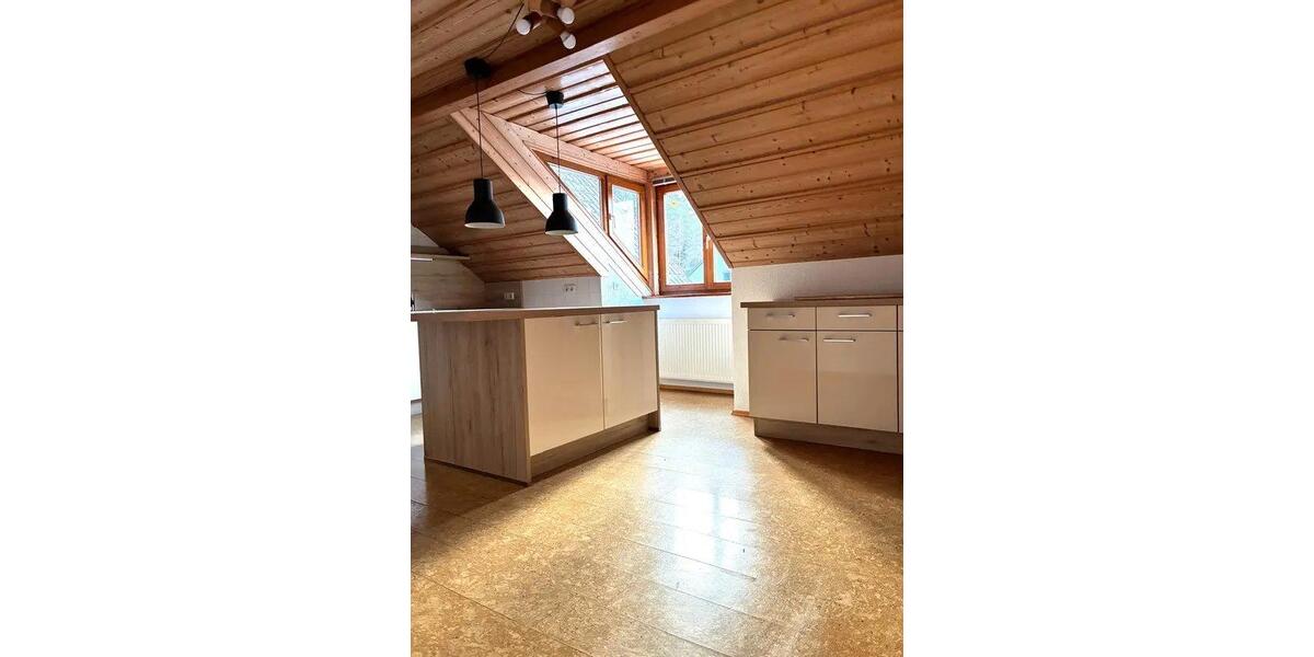 Dachgeschoßwohnung Deuerling - 3 Zimmer, 85 m&sup2;, 750&euro; | Angebot:26700348