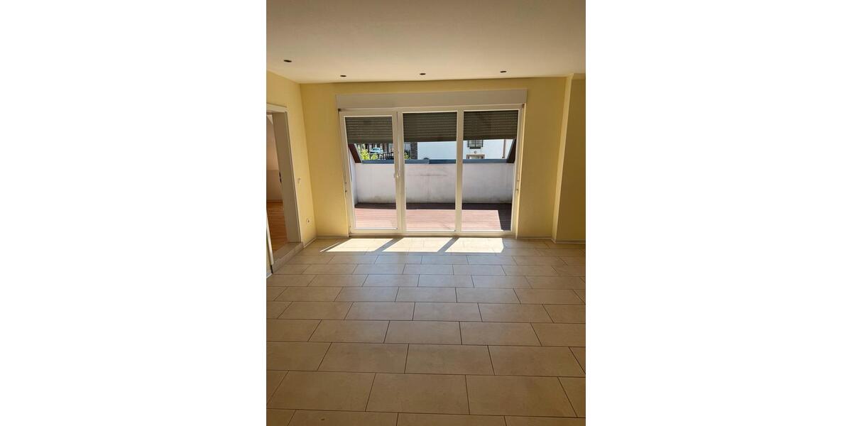 Dachgeschoßwohnung Zell (Mosel) - 6 Zimmer, 120 m&sup2;, 950&euro; | Angebot:26040618