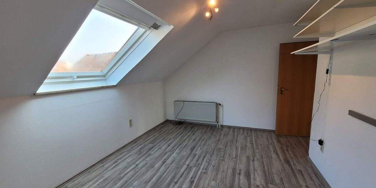 Etagenwohnung Kirchheim - 4 Zimmer, 130 m&sup2;, 980&euro; | Angebot:25845446