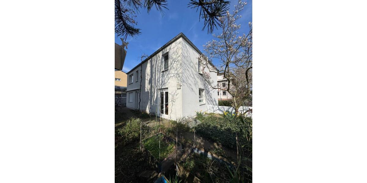 Großzügiges Haus mit Garten und Einbauküche in zentraler Lage zu vermieten 6 zimmer