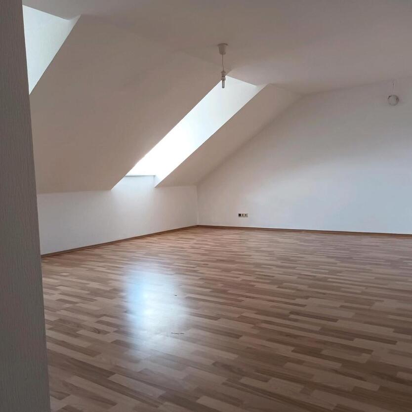 Wohnung Dachgeschoss ! zimmer