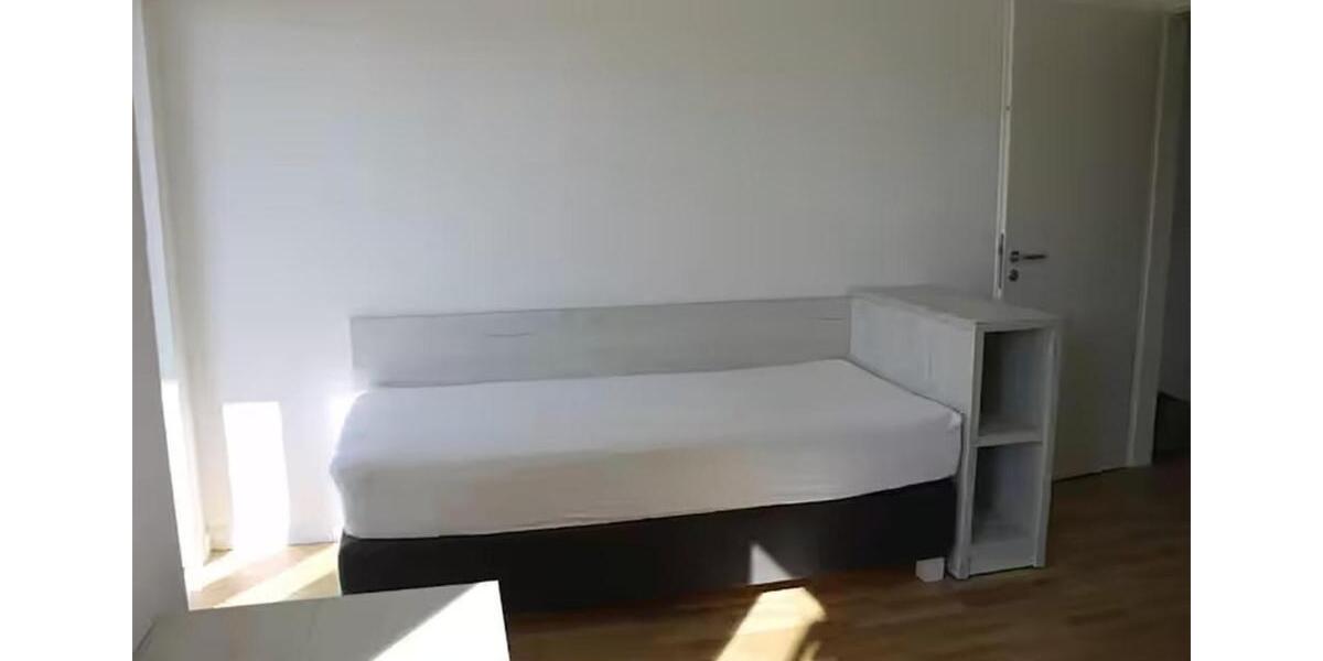 WG -Zi , möbliert, Neubau (16qm) in 3er WG ( 80qm), Balkon in RegensburgKelheim 1 zimmer