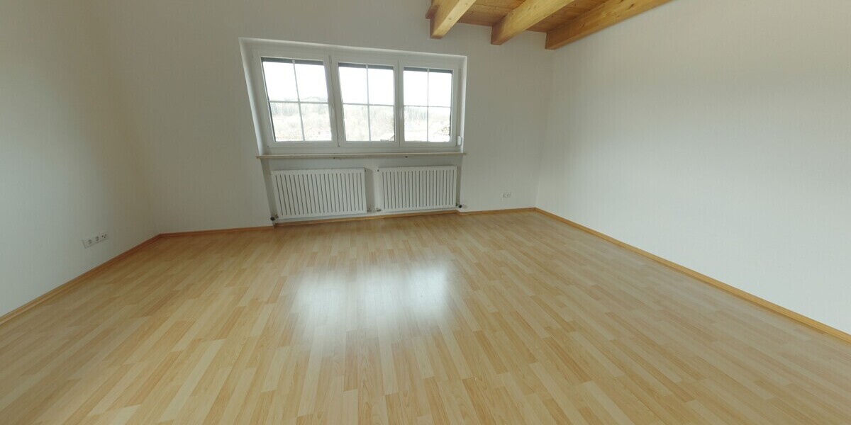 Attraktive, großzügige 3-Zimmer-Mietwohnung mit Galerie und Balkon in Ainring - sofort verfügbar! - Etagenwohnung Ainring Ainring | Angebot:26129110