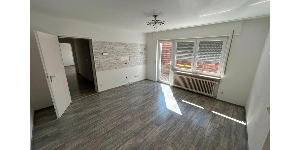 Erdgeschoßwohnung Weinstadt - 3 Zimmer, 83 m&sup2;, 1.200&euro; | Angebot:26597552