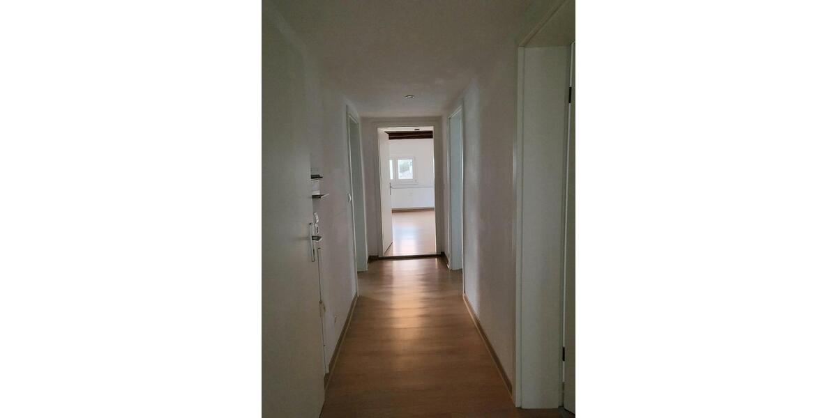 Dachgeschoßwohnung Hecklingen - 4 Zimmer, 80 m&sup2;, 500&euro; | Angebot:24817183
