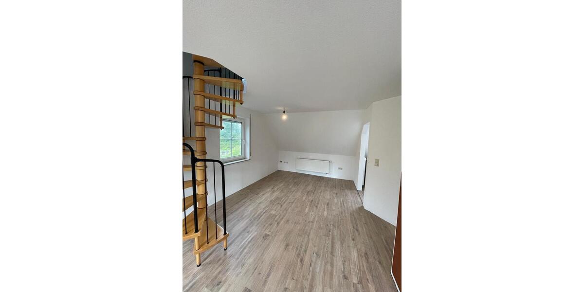 Dachgeschoßwohnung Dentlein am Forst - 3.5 Zimmer, 71 m&sup2;, 800&euro; | Angebot:25395573