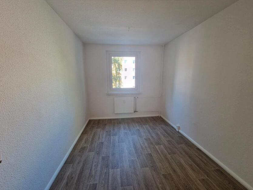 **FAMILIEN WILLKOMMEN**4-Zimmer-Wohnung Balkon 1.Etage Bad mit Wanne ab sofort