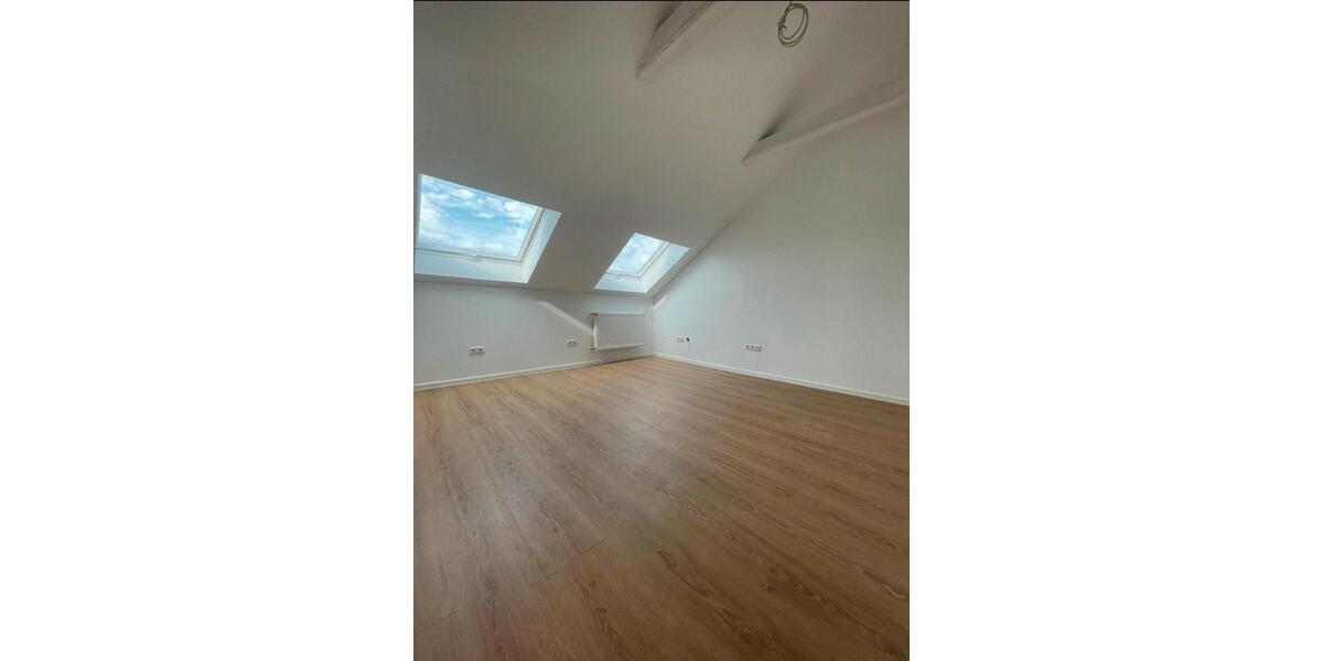 Dachgeschoßwohnung Weiden in der Oberpfalz - 3.5 Zimmer, 114 m&sup2;, 1.000&euro; | Angebot:23836211